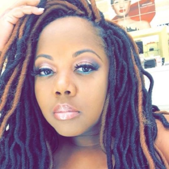 Meet your Posher, Laquida - Picture 1 of 7